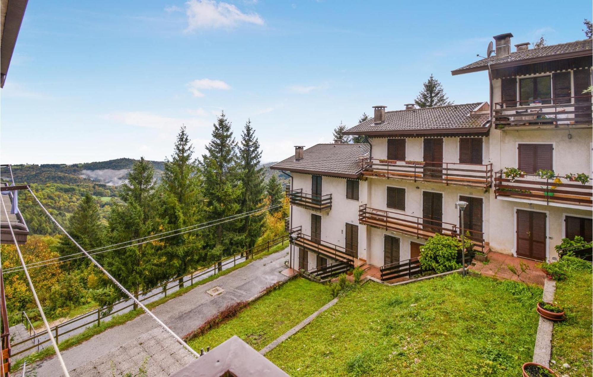 Apartment 2 Bedroom Awesome In Lusiana